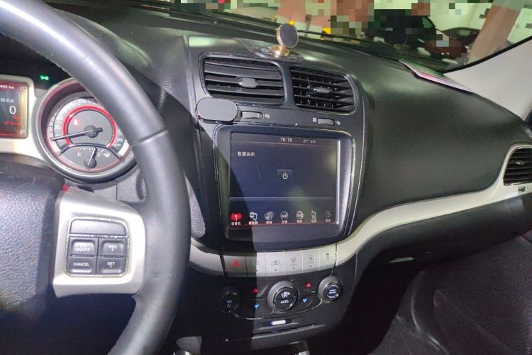 Used Dodge Journey 2013 2.4L Two-Wheel Drive Luxury Version Audio And AC Panel