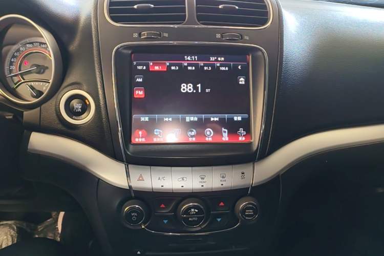 Used Dodge Journey 2013 2.4L Two-Wheel Drive Luxury Version Audio And AC Panel