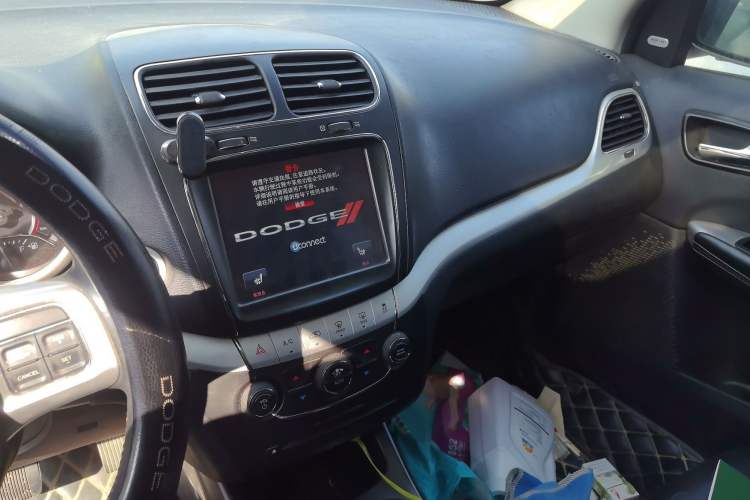Used Dodge Journey 2013 2.4L Two-Wheel Drive Luxury Version Audio And AC Panel