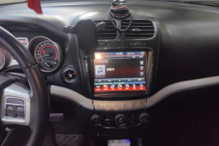 Used Dodge Journey 2013 2.4L Two-Wheel Drive Luxury Version Audio And AC Panel