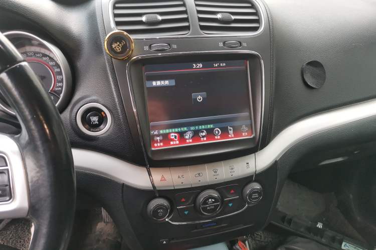 Used Dodge Journey 2013 2.4L Two-Wheel Drive Luxury Version Audio And AC Panel
