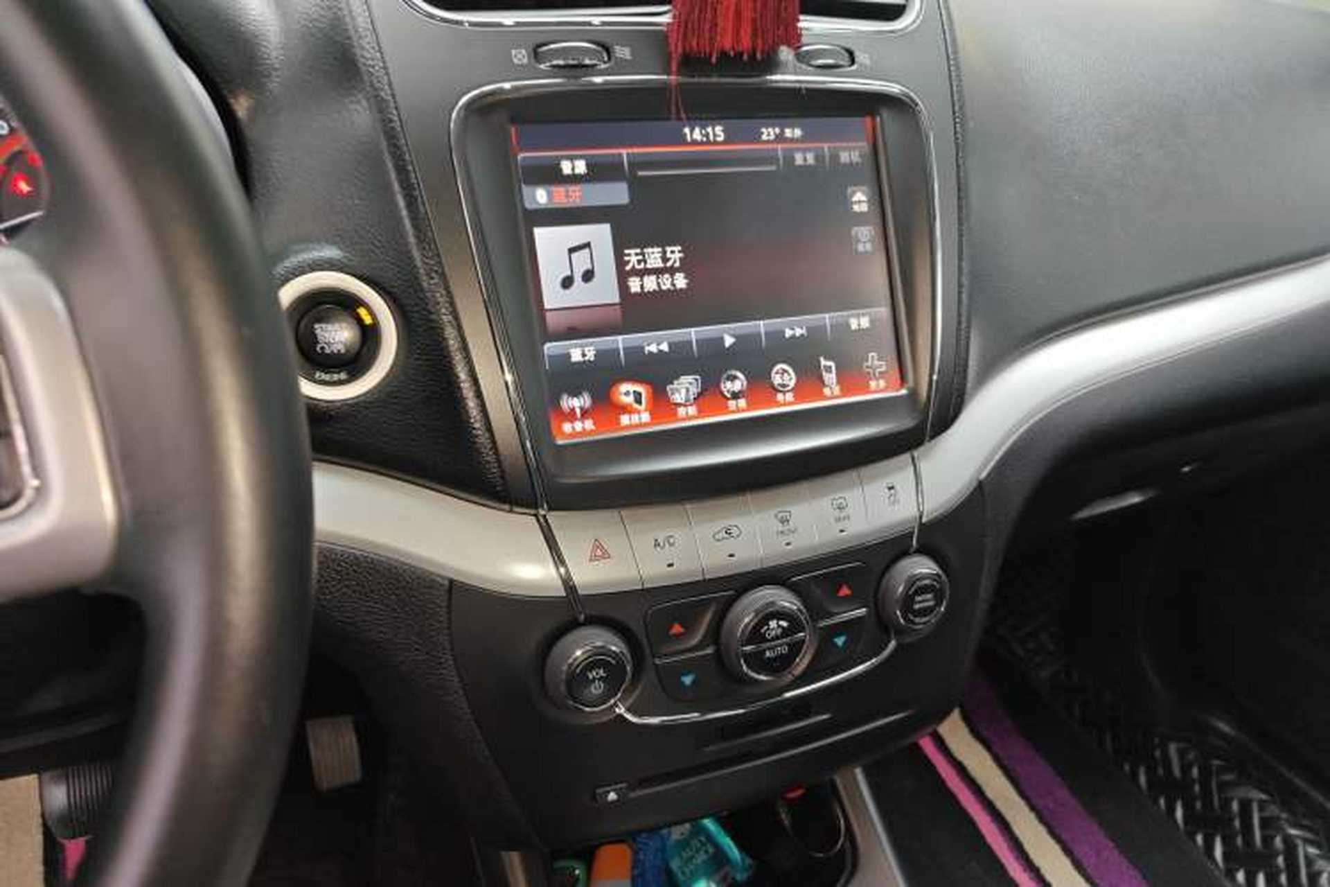 Used Dodge Journey 2013 2.4L Two-Wheel Drive Luxury Version Audio And AC Panel