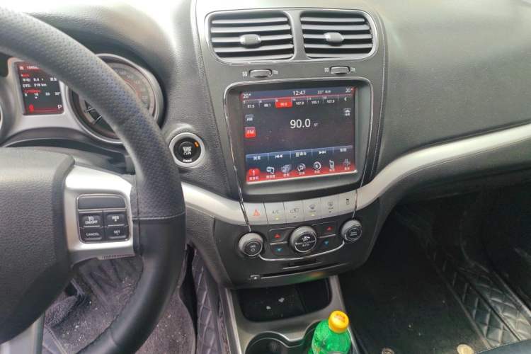 Used Dodge Journey 2013 2.4L Two-Wheel Drive Luxury Version Audio And AC Panel