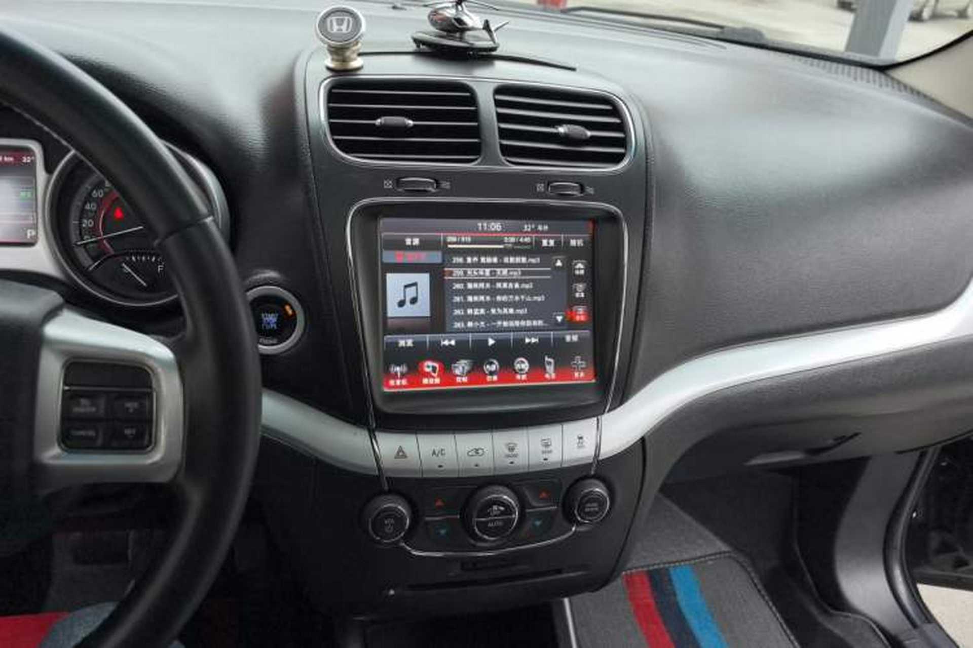 Used Dodge Journey 2013 2.4L Two-Wheel Drive Luxury Version Audio And AC Panel