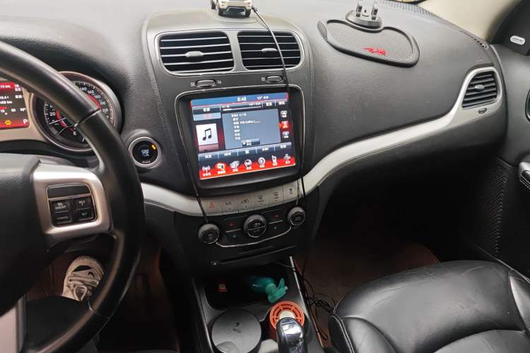 Used Dodge Journey 2013 3.6L Four-Wheel Drive Flagship Edition Audio And AC Panel