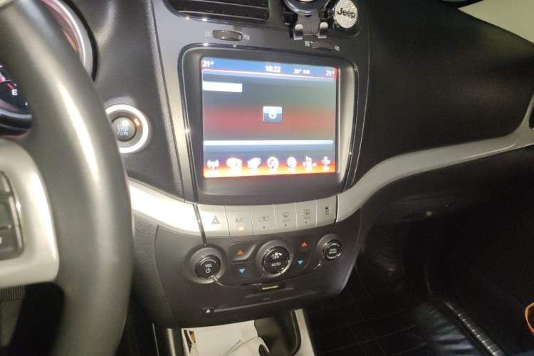 Used Dodge Journey 2013 2.4L Two-Wheel Drive Luxury Version Audio And AC Panel