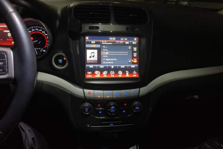 Used Dodge Journey 2013 2.4L Two-Wheel Drive Luxury Version Audio And AC Panel
