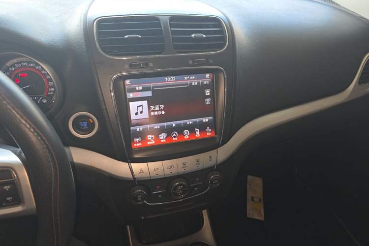 Used Dodge Journey 2013 2.4L Two-Wheel Drive Luxury Version Audio And AC Panel