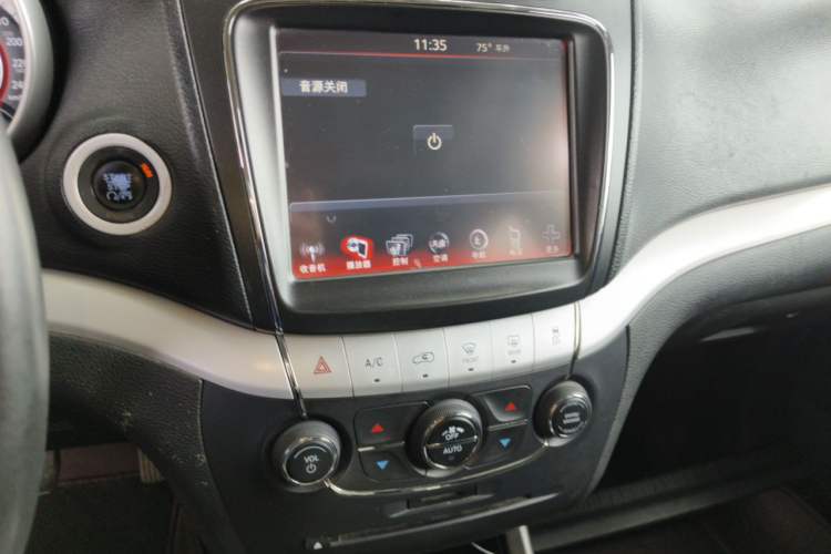 Used Dodge Journey 2013 2.4L Two-Wheel Drive Luxury Version Audio And AC Panel