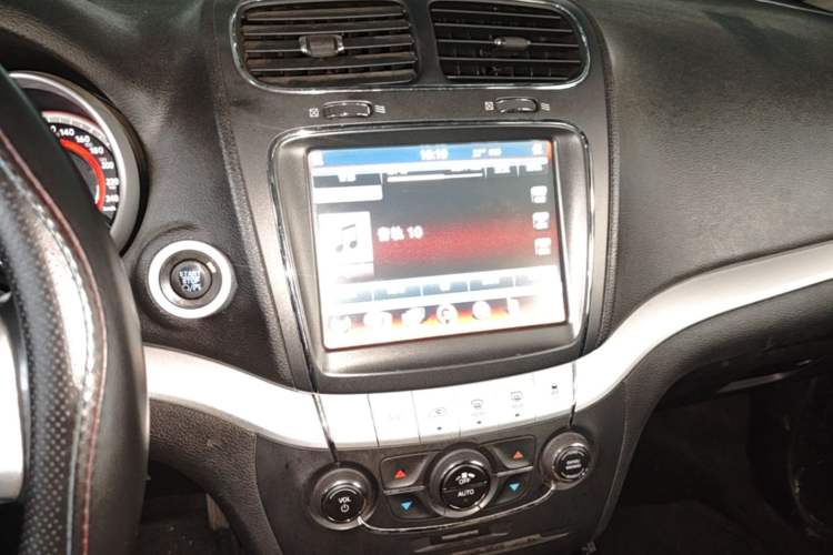 Used Dodge Journey 2013 2.4L Two-Wheel Drive Luxury Version Audio And AC Panel