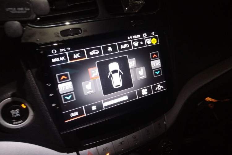 Used Dodge Journey 2013 2.4L Two-Wheel Drive Luxury Version Audio And AC Panel