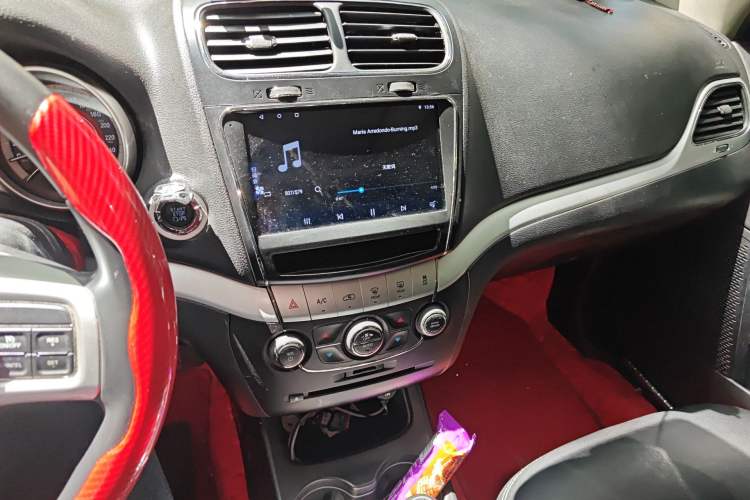 Used Dodge Journey 2013 2.4L Two-Wheel Drive Luxury Version Audio And AC Panel