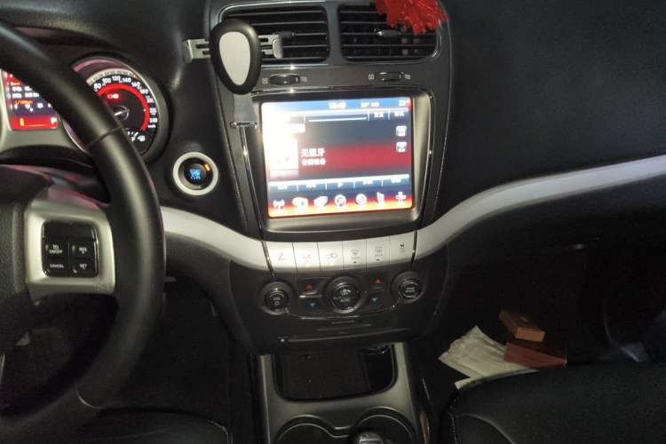 Used Dodge Journey 2013 2.4L Two-Wheel Drive Luxury Version Audio And AC Panel