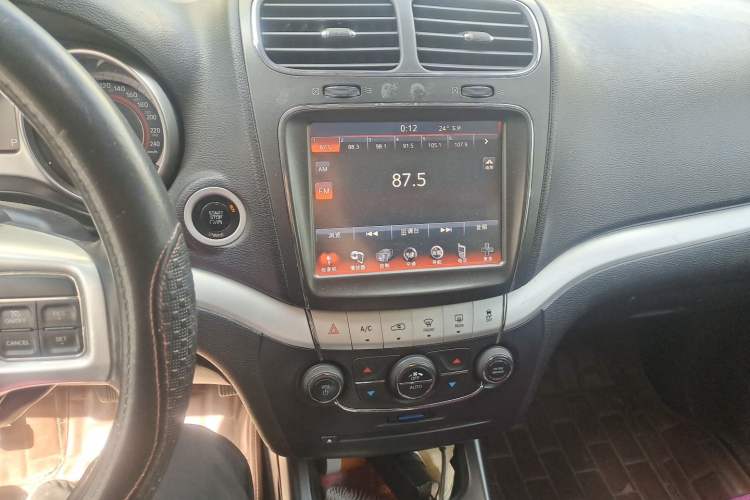Used Dodge Journey 2013 2.4L Two-Wheel Drive Luxury Version Audio And AC Panel