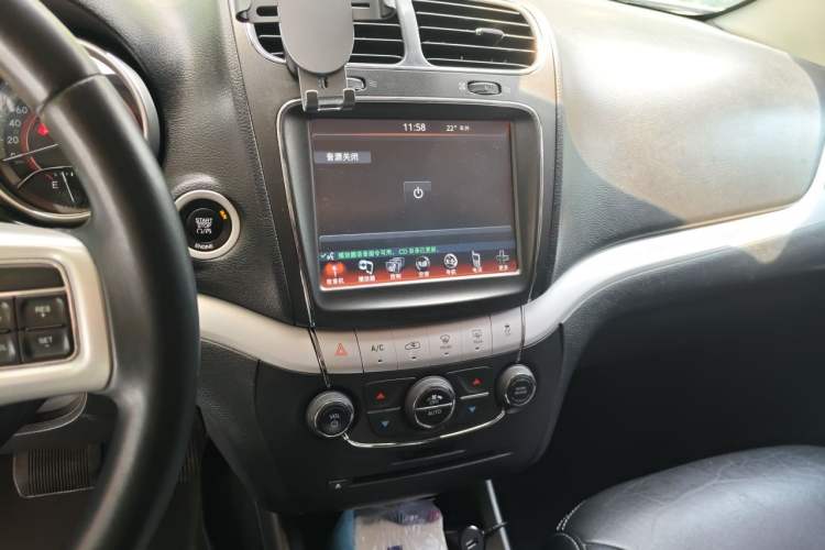 Used Dodge Journey 2013 2.4L Two-Wheel Drive Luxury Version Audio And AC Panel