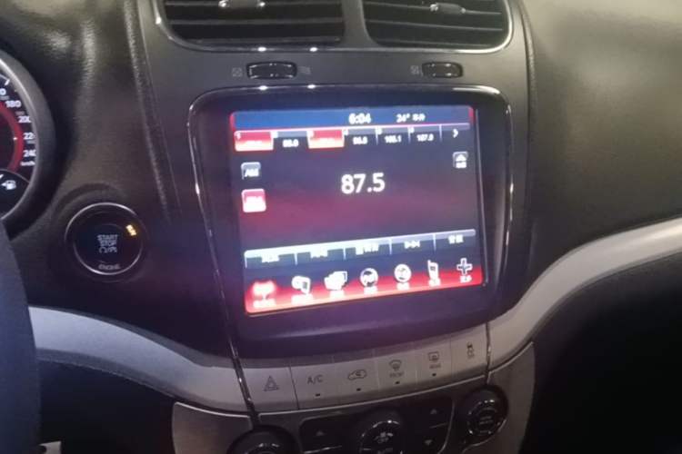 Used Dodge Journey 2013 2.4L Two-Wheel Drive Luxury Version Audio And AC Panel