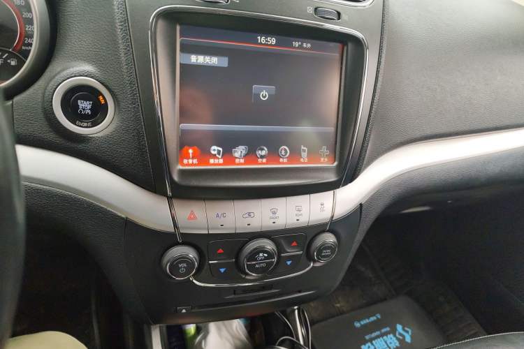 Used Dodge Journey 2013 2.4L Two-Wheel Drive Luxury Version Audio And AC Panel