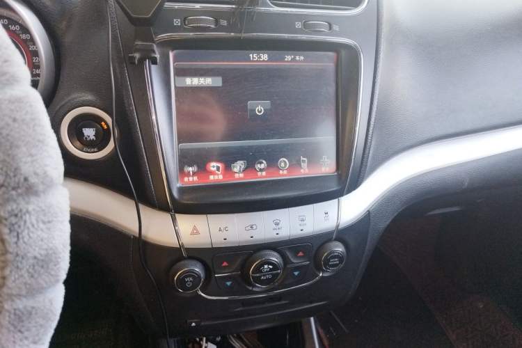 Used Dodge Journey 2013 2.4L Two-Wheel Drive Luxury Version Audio And AC Panel