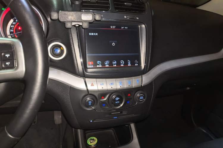 Used Dodge Journey 2013 2.4L Two-Wheel Drive Luxury Version Audio And AC Panel