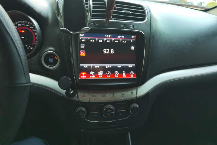 Used Dodge Journey 2013 2.4L Two-Wheel Drive Luxury Version Audio And AC Panel