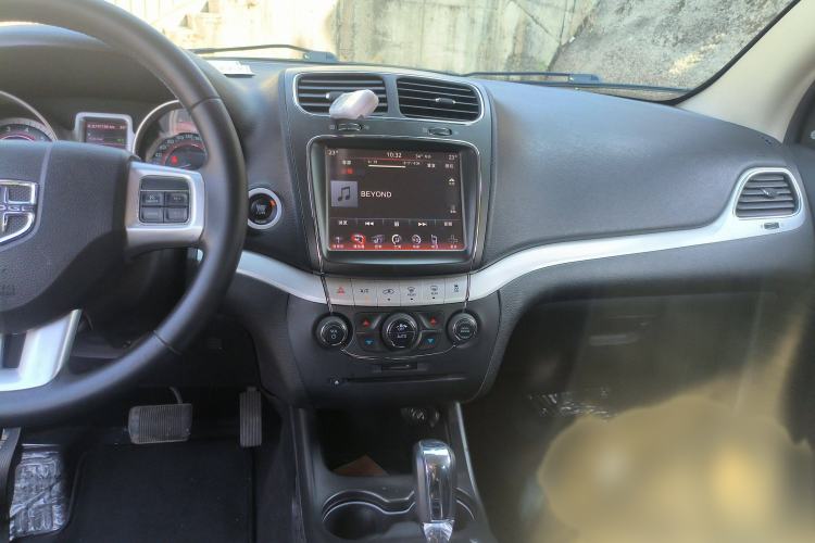Used Dodge Journey 2013 2.4L Two-Wheel Drive Luxury Version Audio And AC Panel