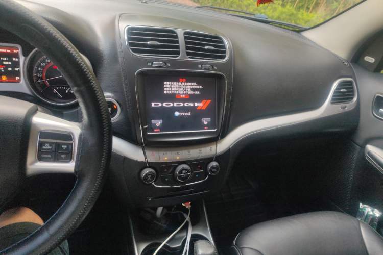 Used Dodge Journey 2013 2.4L Two-Wheel Drive Luxury Version Audio And AC Panel