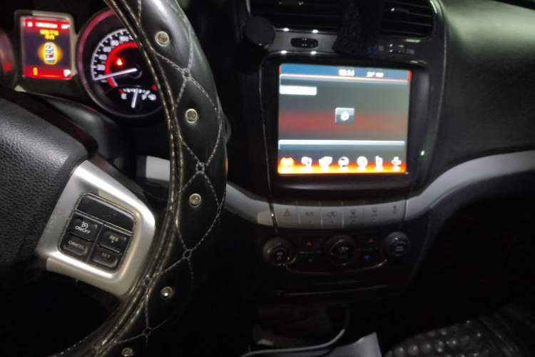 Used Dodge Journey 2013 2.4L Two-Wheel Drive Luxury Version Audio And AC Panel