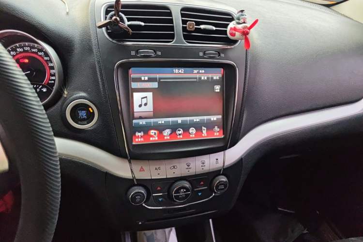 Used Dodge Journey 2013 2.4L Two-Wheel Drive Luxury Version Audio And AC Panel