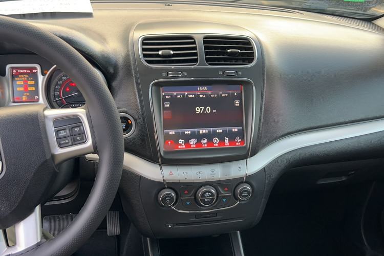 Used Dodge Journey 2013 2.4L Two-Wheel Drive Luxury Version Audio And AC Panel