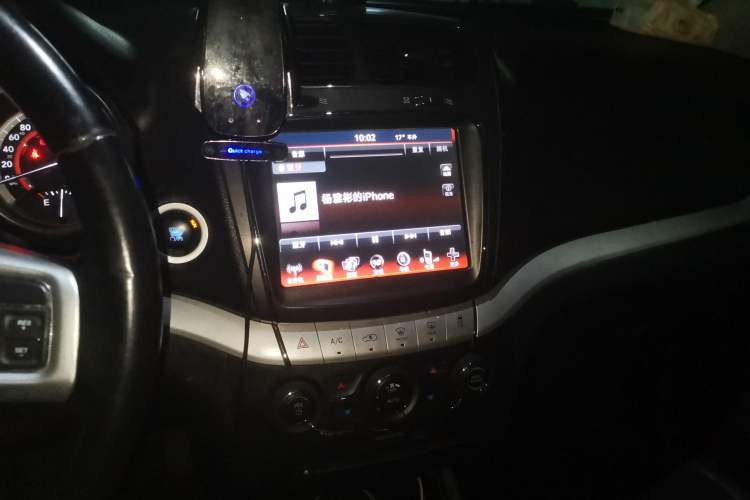 Used Dodge Journey 2013 2.4L Two-Wheel Drive Luxury Version Audio And AC Panel