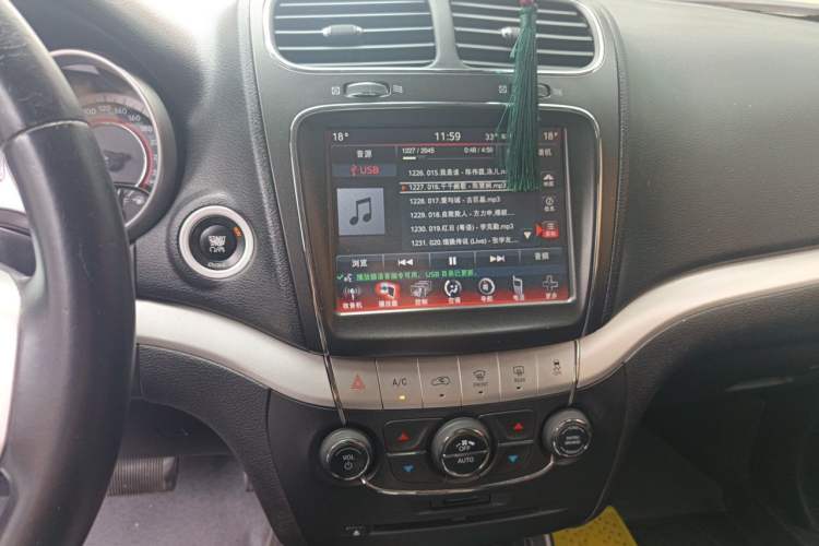 Used Dodge Journey 2013 2.4L Two-Wheel Drive Luxury Version Audio And AC Panel