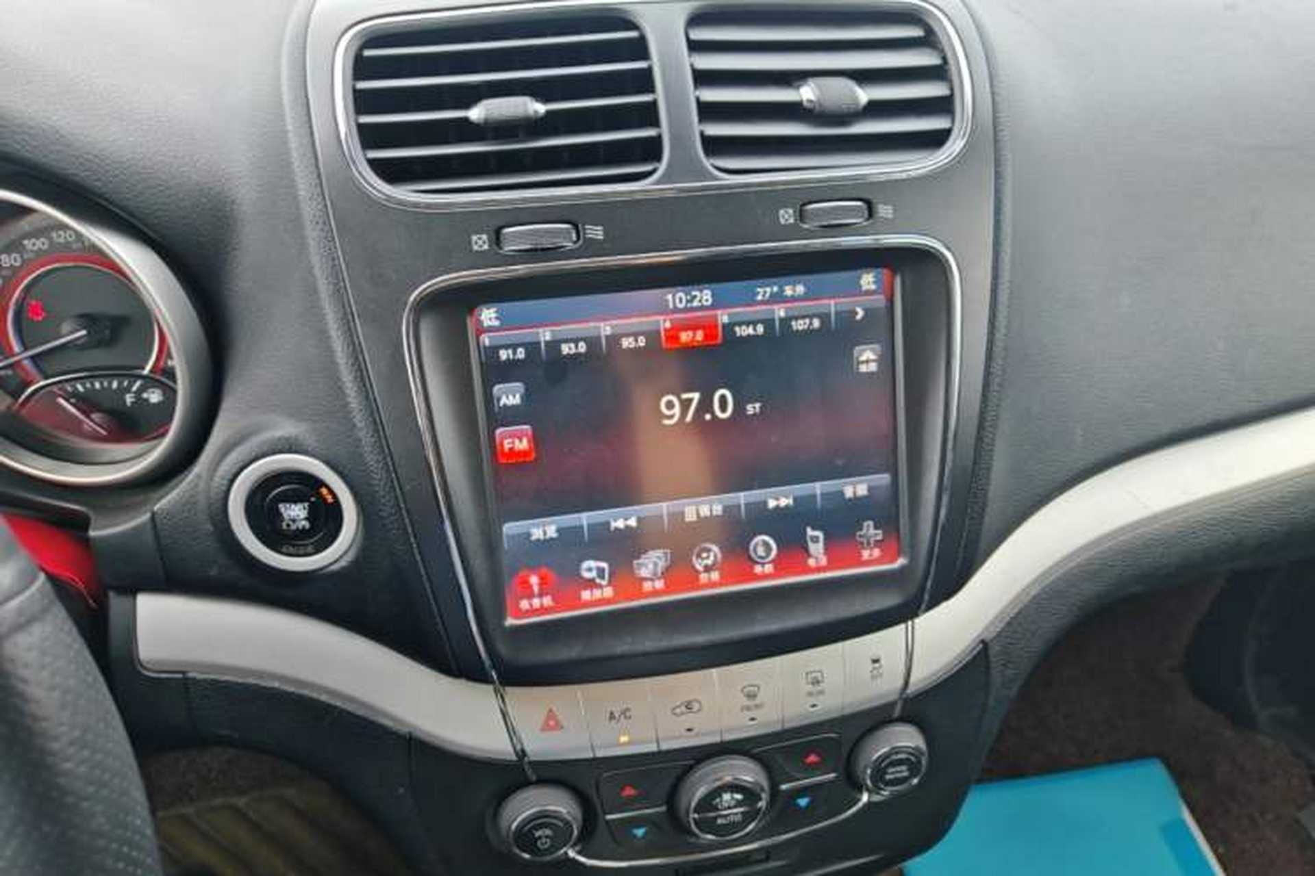 Used Dodge Journey 2013 2.4L Two-Wheel Drive Luxury Version Audio And AC Panel
