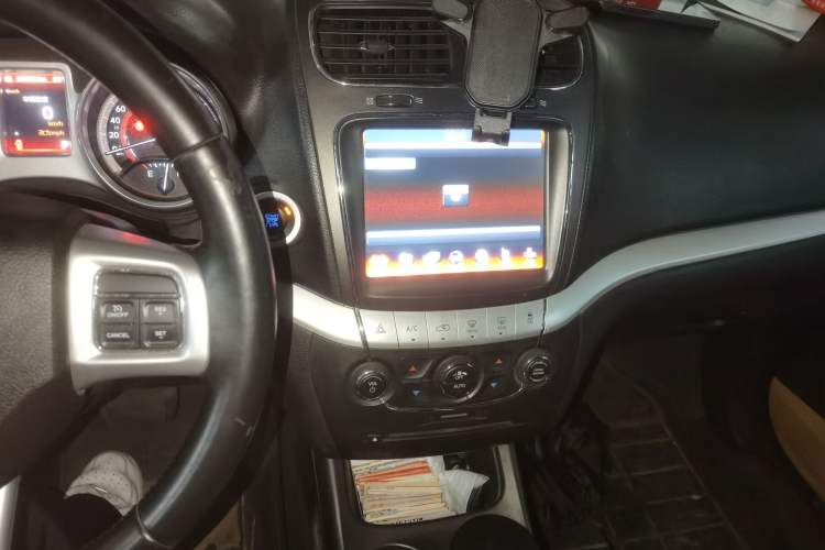 Used Dodge Journey 2013 2.4L Two-Wheel Drive Luxury Version Audio And AC Panel