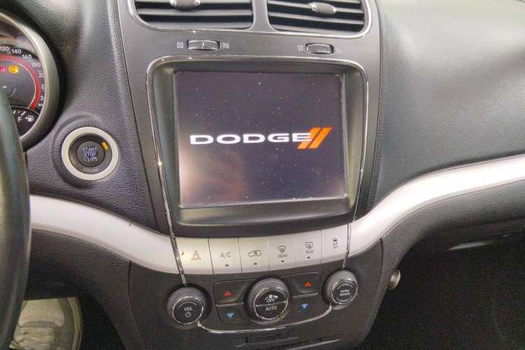 Used Dodge Journey 2013 2.4L Two-Wheel Drive Luxury Version Audio And AC Panel