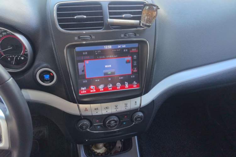 Used Dodge Journey 2013 2.4L Two-Wheel Drive Luxury Version Audio And AC Panel