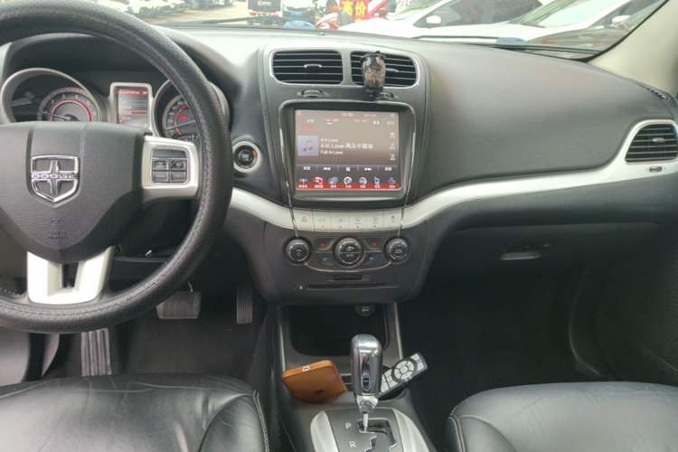 Used Dodge Journey 2013 2.4L Two-Wheel Drive Luxury Version Audio And AC Panel