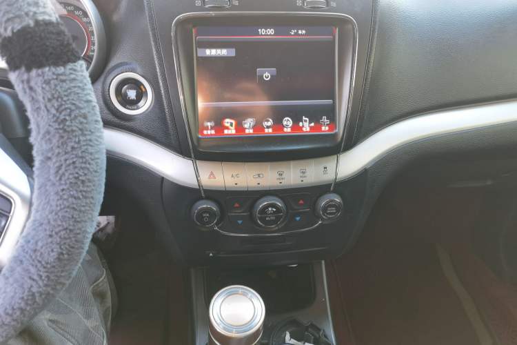 Used Dodge Journey 2013 2.4L Two-Wheel Drive Luxury Version Audio And AC Panel