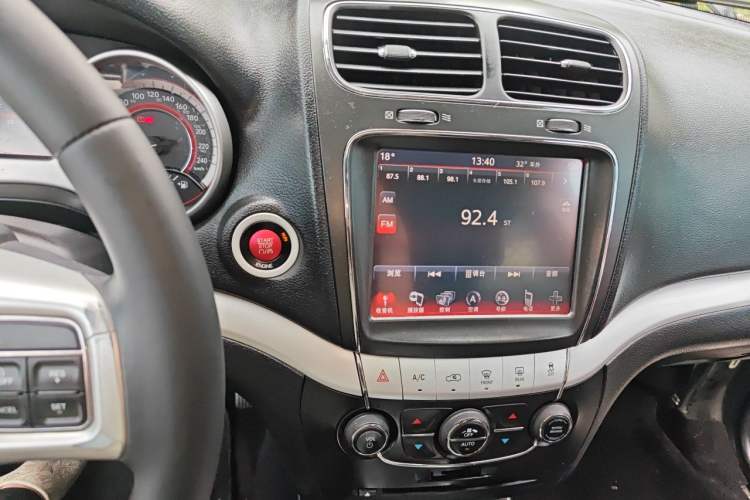 Used Dodge Journey 2013 2.4L Two-Wheel Drive Luxury Version Audio And AC Panel