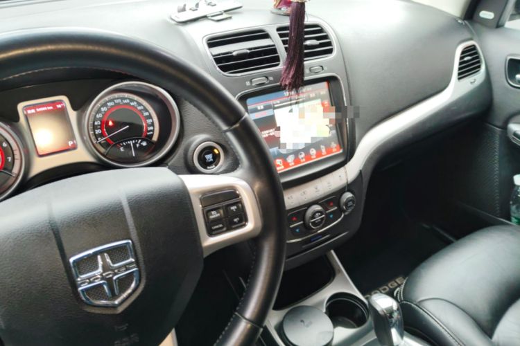 Used Dodge Journey 2013 2.4L Two-Wheel Drive Luxury Version Audio And AC Panel