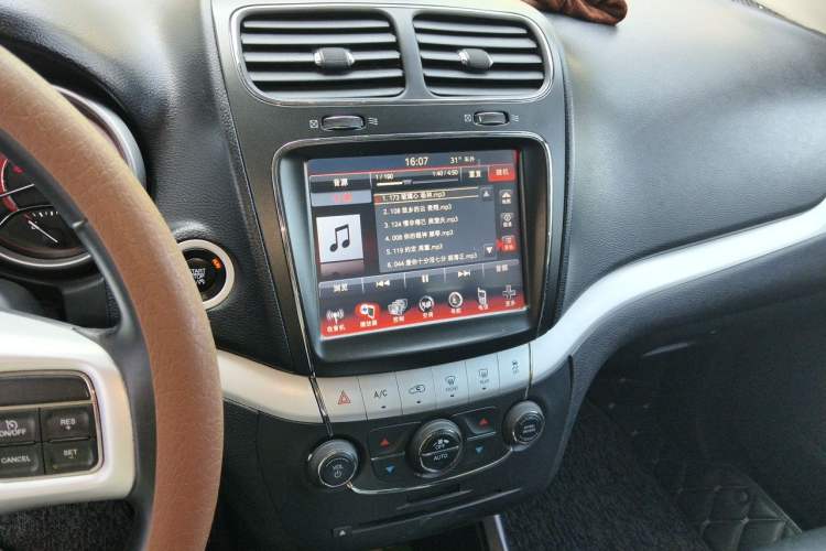 Used Dodge Journey 2013 2.4L Two-Wheel Drive Luxury Version Audio And AC Panel