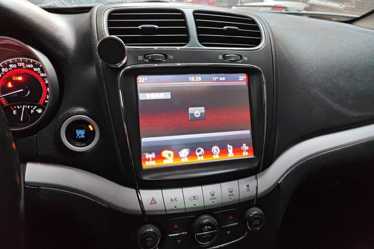 Used Dodge Journey 2013 2.4L Two-Wheel Drive Luxury Version Audio And AC Panel