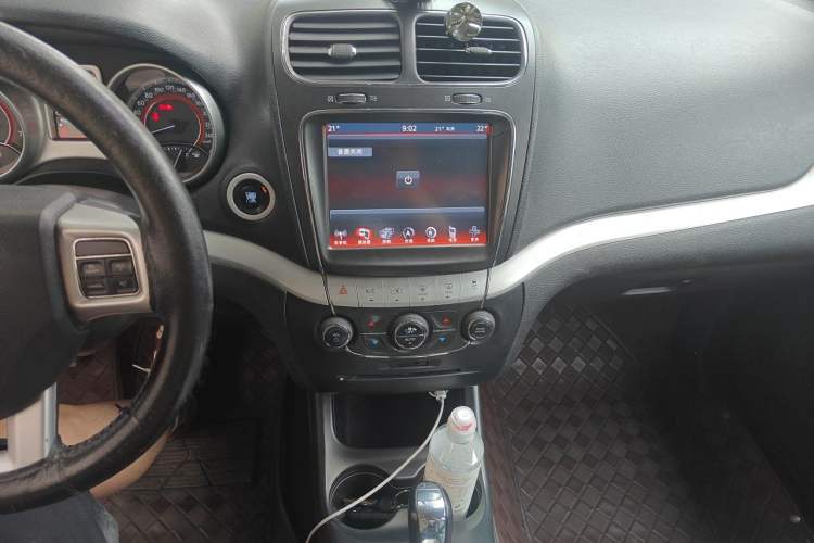 Used Dodge Journey 2013 2.4L Two-Wheel Drive Luxury Version Audio And AC Panel