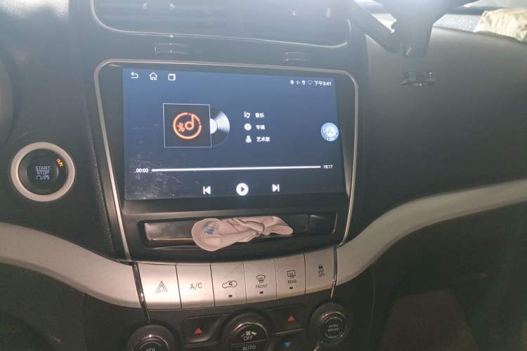Used Dodge Journey 2013 2.4L Two-Wheel Drive Luxury Version Audio And AC Panel