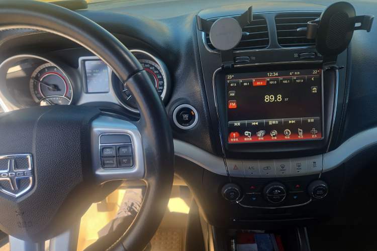 Used Dodge Journey 2013 2.4L Two-Wheel Drive Luxury Version Audio And AC Panel