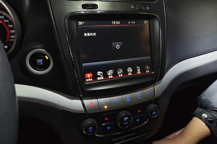Used Dodge Journey 2013 2.4L Two-Wheel Drive Luxury Version Audio And AC Panel