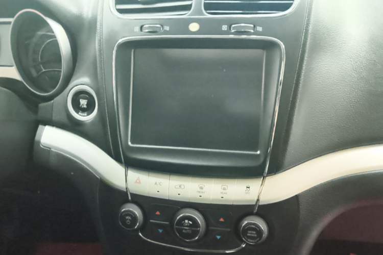 Used Dodge Journey 2013 2.4L Two-Wheel Drive Luxury Version Audio And AC Panel