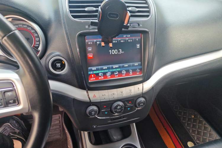 Used Dodge Journey 2013 2.4L Two-Wheel Drive Luxury Version Audio And AC Panel
