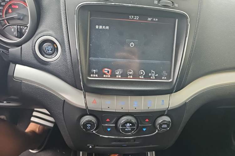 Used Dodge Journey 2013 2.4L Two-Wheel Drive Luxury Version Audio And AC Panel
