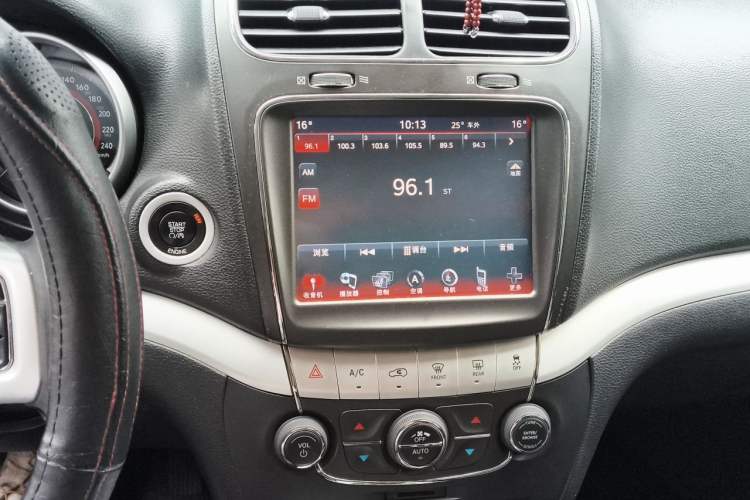 Used Dodge Journey 2013 2.4L Two-Wheel Drive Luxury Version Audio And AC Panel