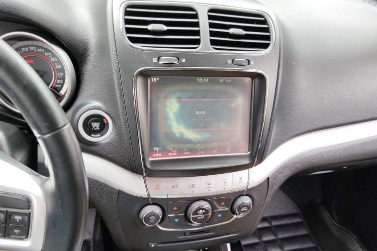 Used Dodge Journey 2013 2.4L Two-Wheel Drive Luxury Version Audio And AC Panel